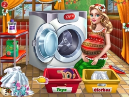 Mommy Washing Christmas Toys - screenshot 1